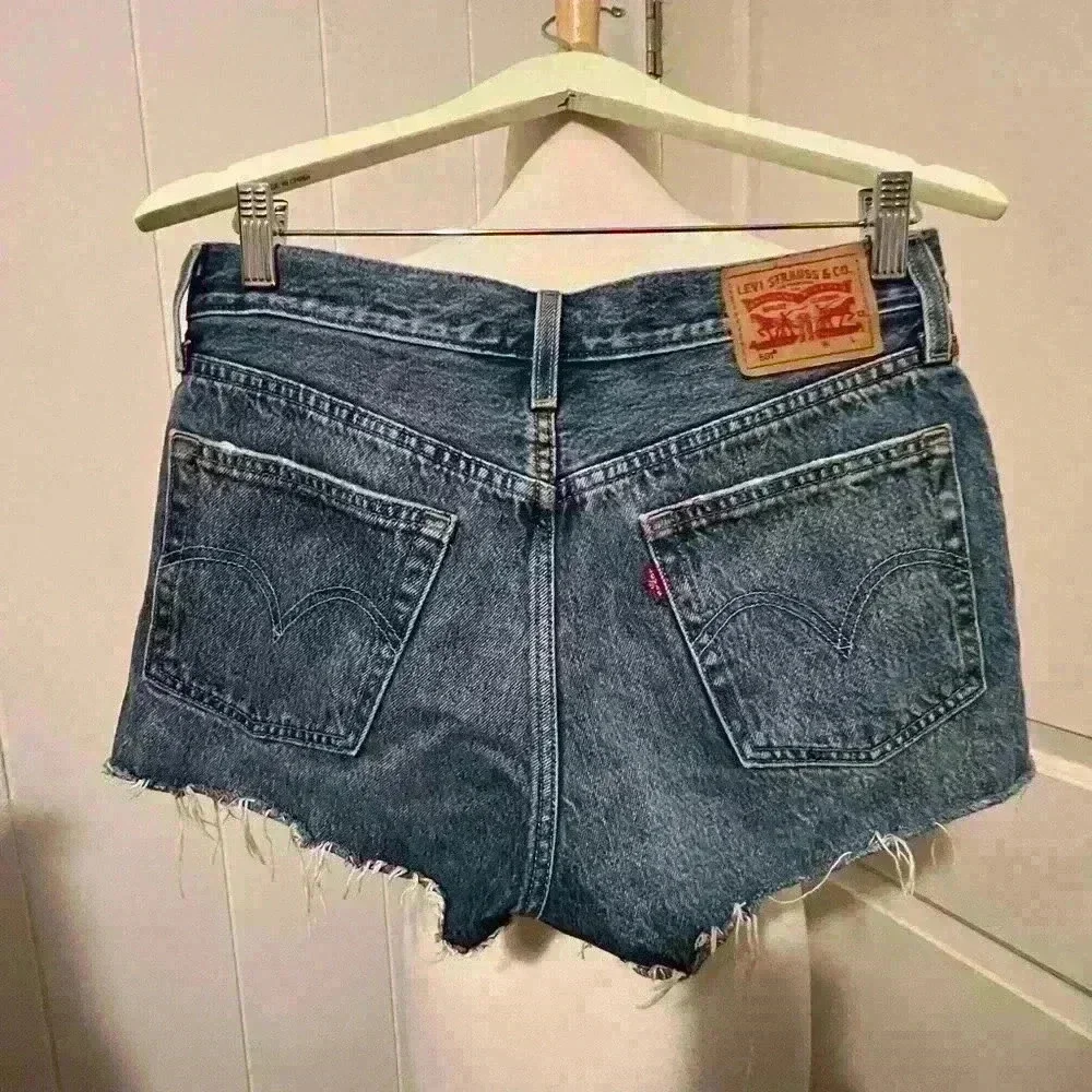 Levi's Levi 501 Blue Denim Jeans Shorts Button Closure‎ Distressed Booty Western